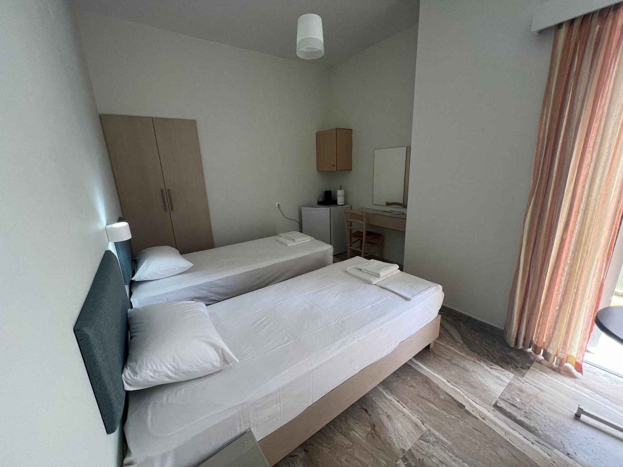 Neapolis Apartments Palaiochora Exterior photo